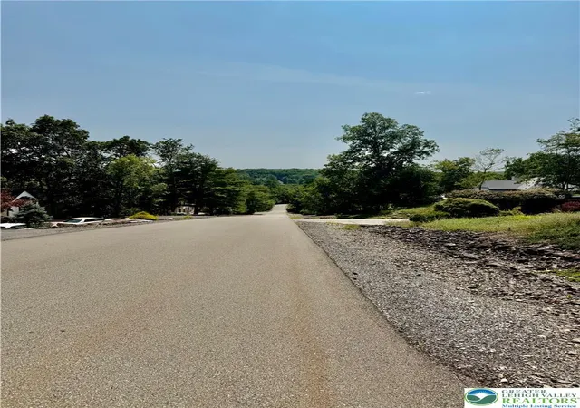 Photo 33 of Single family home for sale at 555 Eagle Dr, East Stroudsburg, PA 18302 | MLS# 783115 | Listing updated on 2026-08-21