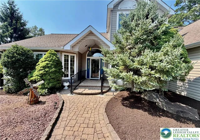 Photo 3 of Single family home for sale at 555 Eagle Dr, East Stroudsburg, PA 18302 | MLS# 783115 | Listing updated on 2026-08-21