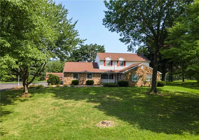 Photo 3 of Single family home for sale at 3250 Vista Dr, Moore Twp, PA 18038 | MLS# 783161 | Listing updated on 2026-08-21