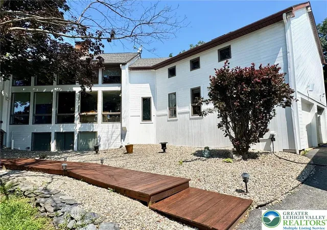 Photo 2 of Single family home for sale at 5061 Wendi Dr W, Upper Milford Twp, PA 18092 | MLS# 783193 | Listing updated on 2026-08-22