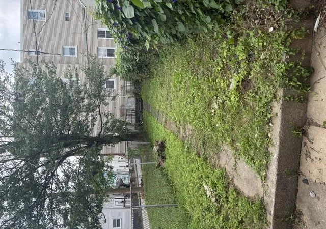 Photo 3 of Townhouse for sale at 528 Gordon St, Allentown City, PA 18102 | MLS# 783188 | Listing updated on 2026-08-22