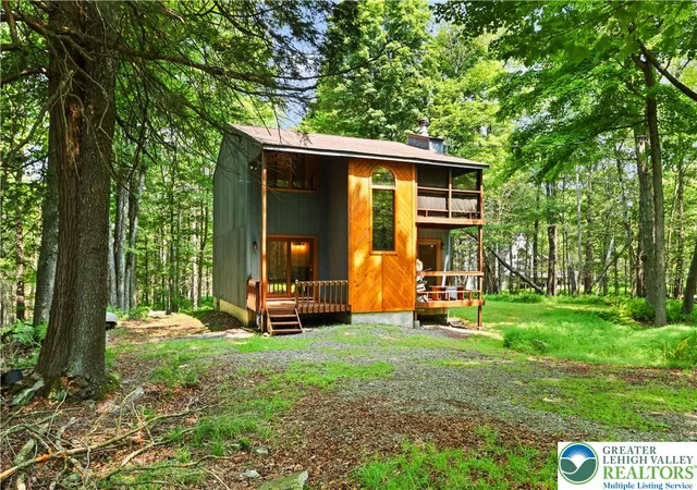 Photo 2 of Single family home for sale at 1022 Hilltop Dr, Newfoundland, PA 18445 | MLS# 783070 | Listing updated on 2026-08-25