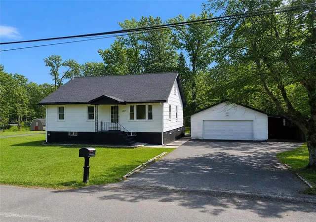 2nd image of 209 W Douglasville Rd, Bushkill Twp, PA 18064 | MLS# 783306