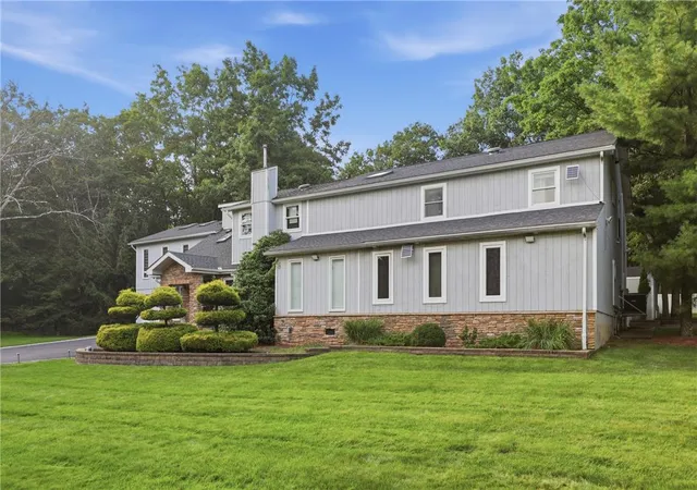 Photo 2 of Single family home for sale at 1555 Longleaf Dr, Chestnuthill Twp, PA 18330 | MLS# 783250 | Listing updated on 2026-08-26