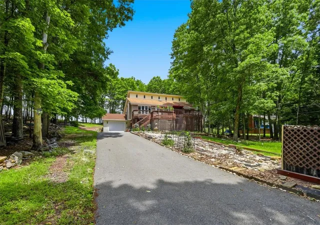 2nd image of 17 Basswood Ct, Penn Forest Twp, PA 18210 | MLS# 783416