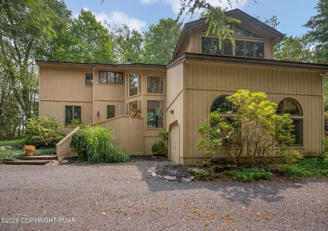 Photo 3 of Single family home for sale at 108 Blackfoot Trl, Pocono Pines, PA 18350 | MLS# PM-141063 | Listing updated on 2026-08-31