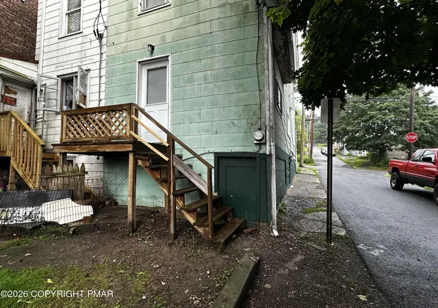 Photo 3 of Single family home for sale at 123 W Montgomery St, Shamokin, PA 17872 | MLS# PM-143570 | Listing updated on 2026-08-18
