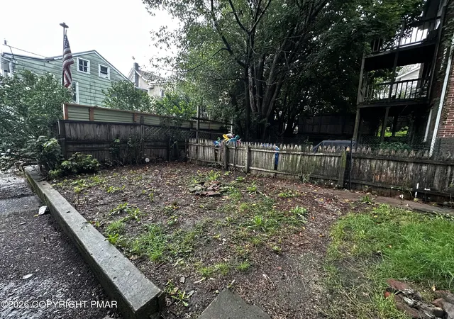 Photo 4 of Single family home for sale at 123 W Montgomery St, Shamokin, PA 17872 | MLS# PM-143570 | Listing updated on 2026-08-18