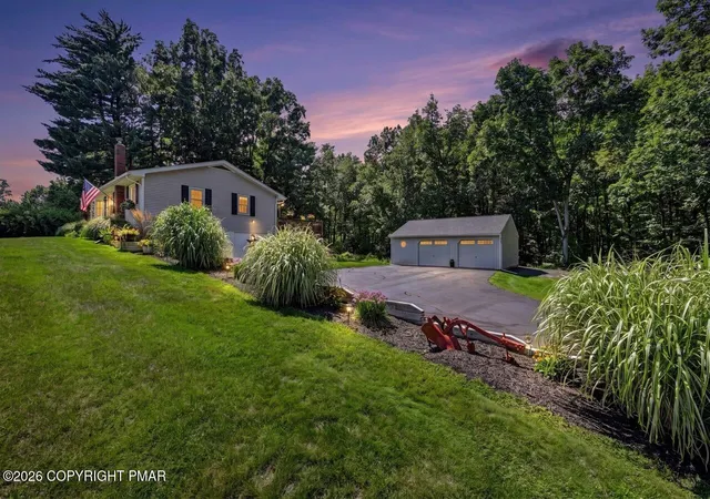 2nd image of 206 Lancelot Dr, Stroudsburg, PA 18360 | MLS# PM-143884