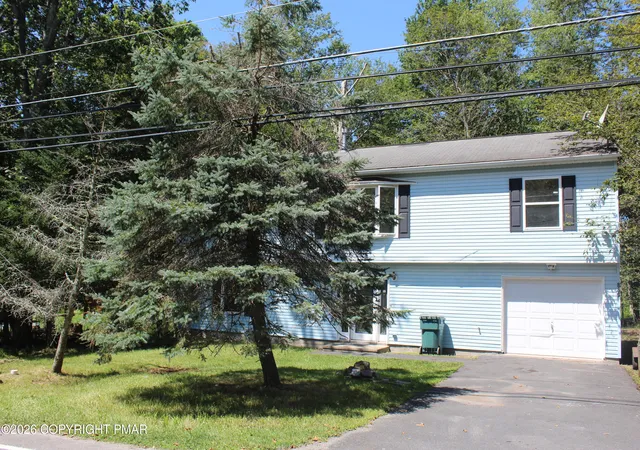 Photo 2 of Single family home for sale at 889 Country Pl Dr, Tobyhanna, PA 18466 | MLS# PM-143977 | Listing updated on 2026-08-17