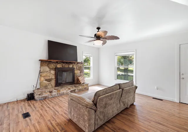 Photo 3 of Single family home for sale at 1040 Big Hl Rd, Berea, KY 40403 | MLS# 26021317 | Listing updated on 2026-10-05