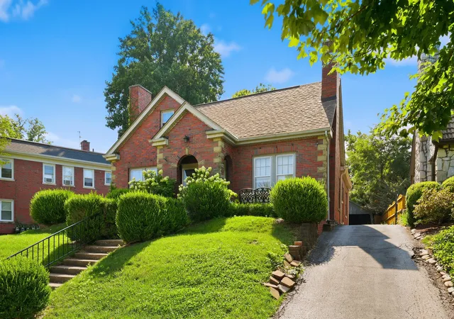 3rd image of 304-306 Ridgeway Rd, Lexington, KY 40502 | MLS# 26021342