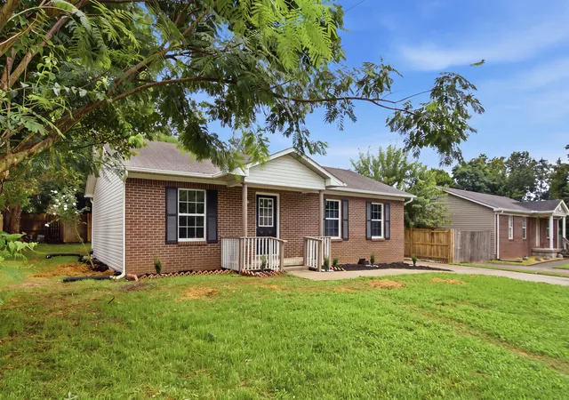 Photo 2 of Single family home for sale at 204 Green St, Nicholasville, KY 40356 | MLS# 26021466 | Listing updated on 2026-08-08