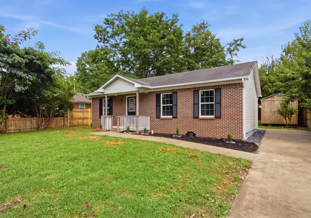 Photo 3 of Single family home for sale at 204 Green St, Nicholasville, KY 40356 | MLS# 26021466 | Listing updated on 2026-09-14