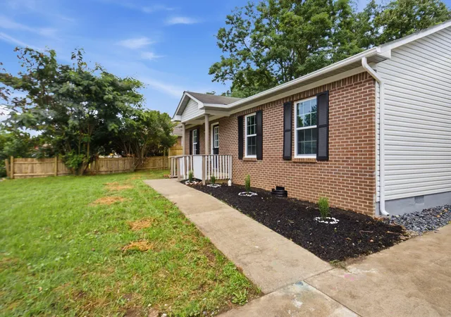 Photo 3 of Single family home for sale at 204 Green St, Nicholasville, KY 40356 | MLS# 26021466 | Listing updated on 2026-10-07