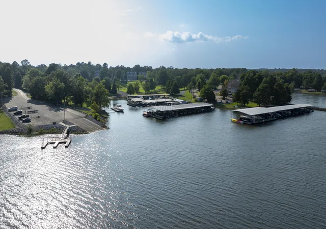 Listing Photo 4 - Condo for sale in building located at 191 Big Bear Resort Rd, Benton, KY 42025 - Unit #5B