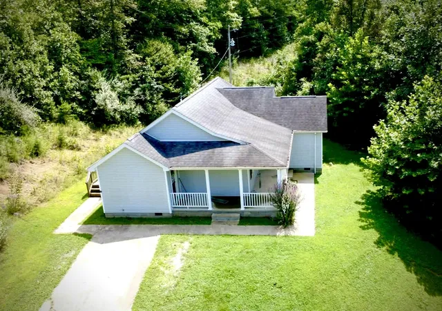 Photo 1 of Single family home for sale at 1905 Bray Crk Rd, Manchester, KY 40962 | MLS# 26022225 | Listing updated on 2026-09-14