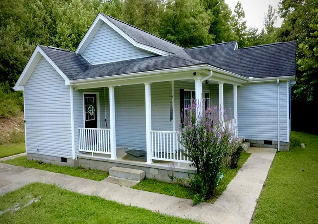 Photo 3 of Single family home for sale at 1905 Bray Crk Rd, Manchester, KY 40962 | MLS# 26022225 | Listing updated on 2026-09-14