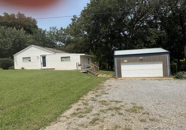 Photo 3 of Sale Pending at 5886 Us 62, Calvert City, KY 42029 | MLS# 26022261 | Listing updated on 2026-08-19