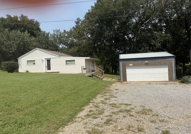 Photo 3 of Sale Pending at 5886 Us 62, Calvert City, KY 42029 | MLS# 26022261 | Listing updated on 2026-08-19