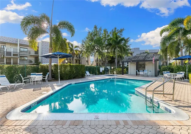 Listing Photo 5 - Condo for sale in building located at 1530 Oyster Catcher Pt, Naples, FL 34105 - Unit #1530C