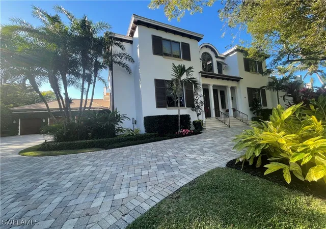 Photo 3 of Single family home for sale at 790 18Th Ave S, Naples, FL 34102 | MLS# 224102826 | Listing updated on 2026-08-18