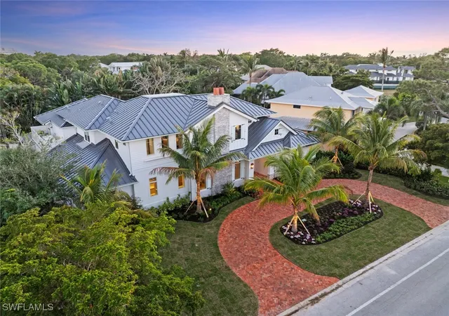 Photo 3 of Single family home for sale at 690 7th Ave N, Naples, FL 34102 | MLS# 224028308 | Listing updated on 2026-08-30