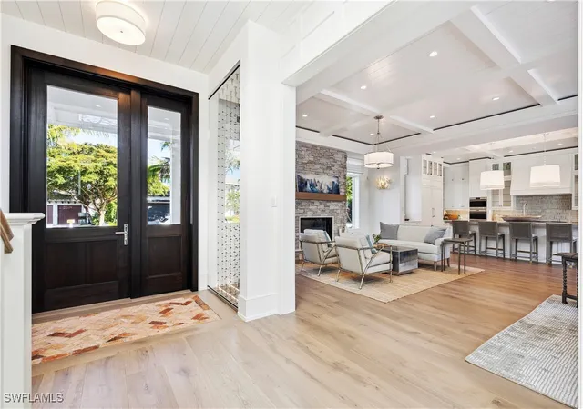 Photo 3 of Single family home for sale at 690 7Th Ave N, Naples, FL 34102 | MLS# 224028308 | Listing updated on 2026-08-30