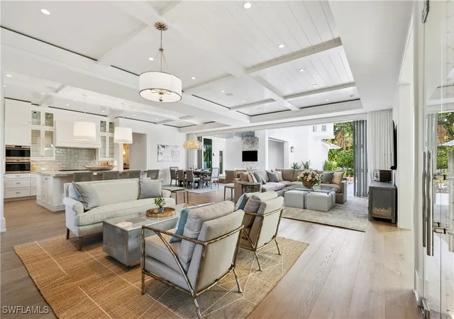 Photo 4 of Single family home for sale at 690 7Th Ave N, Naples, FL 34102 | MLS# 224028308 | Listing updated on 2026-08-30