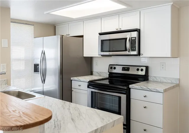 Listing Photo 4 - Condo for sale in building located at 5007 Laguna Bay Cir, Kissimmee, FL 34746 - Unit #37