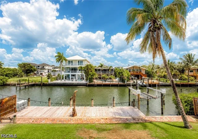 Listing Photo 2 - Condo for sale in building located at 340 Crescent St, Fort Myers Beach, FL 33931 - Unit #