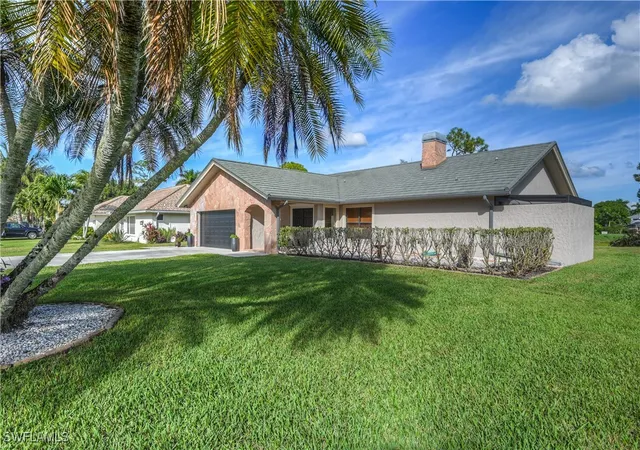 Photo 3 of Single family home for sale at 427 Torrey Pines Pt, Naples, FL 34113 | MLS# 224037668 | Listing updated on 2026-08-30