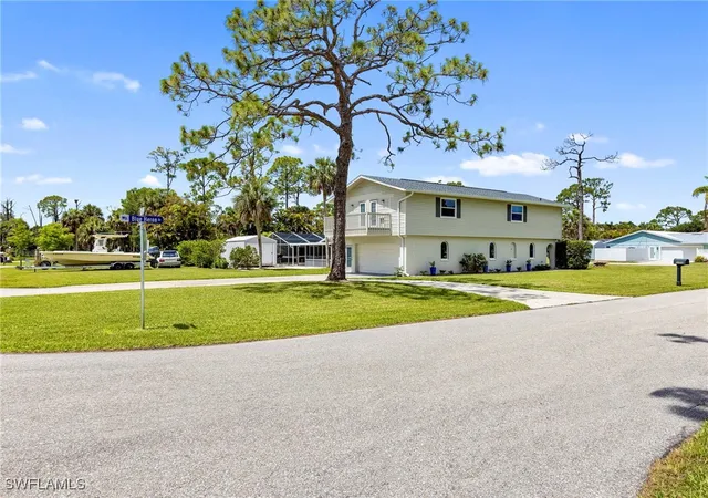 Photo 3 of Single family home for sale at 3704 Blue Heron Dr, Fort Myers, FL 33908 | MLS# 225057709 | Listing updated on 2026-08-30
