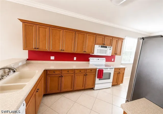 Listing Photo 4 - Condo for sale in building located at 8490 Kingbird Loop, Fort Myers, FL 33967 - Unit #930