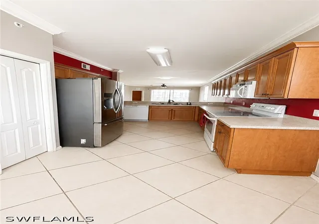 Listing Photo 5 - Condo for sale in building located at 8490 Kingbird Loop, Fort Myers, FL 33967 - Unit #930