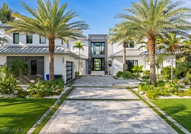 Photo 1 of Single family home for sale at 2201 Shad Ct, Naples, FL 34102 | MLS# 225064981 | Listing updated on 2026-08-27