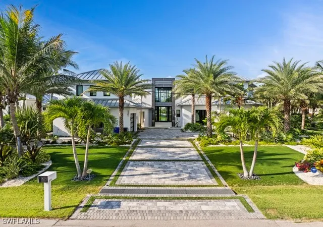 Photo 2 of Single family home for sale at 2201 Shad Ct, Naples, FL 34102 | MLS# 225064981 | Listing updated on 2026-08-27