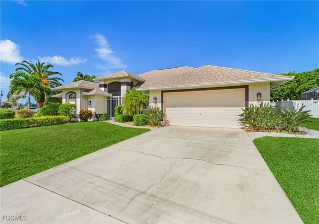 Photo 3 of Sale Pending at 2920 SE 22nd Place, Cape Coral, FL 33904 | MLS# 2025009025 | Listing updated on 2026-08-20