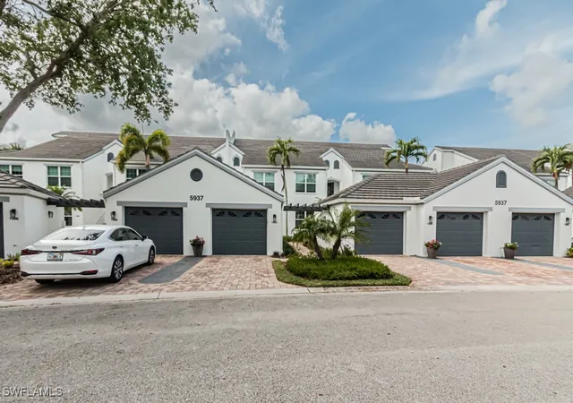 Listing Photo 4 - Condo for sale in building located at 5937 Sand Wedge Ln, Naples, FL 34110 - Unit #1503