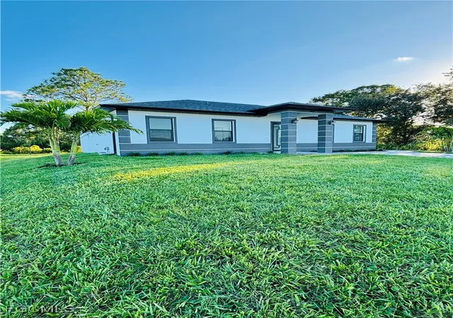 Photo 4 of Single family home for sale at 563 Oakshire Ln, Lehigh Acres, FL 33972 | MLS# 2025015984 | Listing updated on 2026-08-21