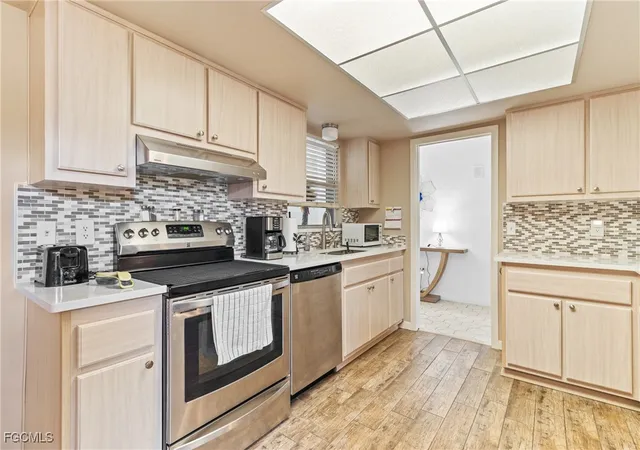 Photo 3 of Townhouse for sale at 5549 Boynton Ln, Fort Myers, FL 33919 | MLS# 2025016088 | Listing updated on 2026-08-18