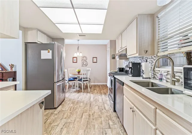 Photo 3 of Townhouse for sale at 5549 Boynton Ln, Fort Myers, FL 33919 | MLS# 2025016088 | Listing updated on 2026-08-18