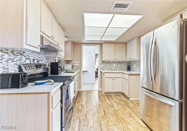 Photo 4 of Townhouse for sale at 5549 Boynton Ln, Fort Myers, FL 33919 | MLS# 2025016088 | Listing updated on 2026-08-18
