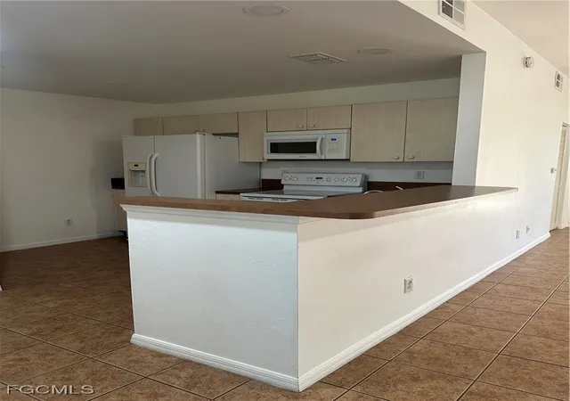 Photo 3 of Condo for sale at 4225 Bellasol Cir #1612, Fort Myers, FL 33916 | MLS# 2025016782 | Listing updated on 2026-09-23
