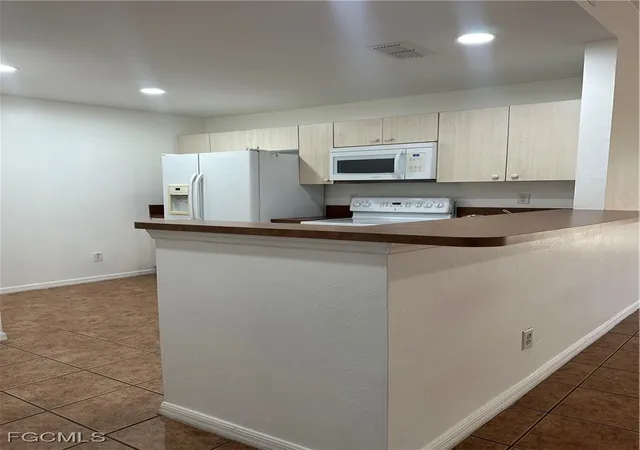 Photo 4 of Condo for sale at 4225 Bellasol Cir #1612, Fort Myers, FL 33916 | MLS# 2025016782 | Listing updated on 2026-09-23