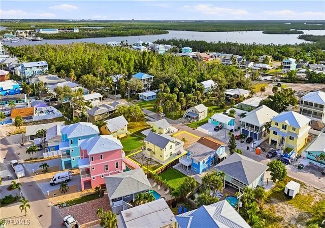 Listing Photo 5 - Condo for sale in building located at 161 / 163 Mango St, Fort Myers Beach, FL 33931
