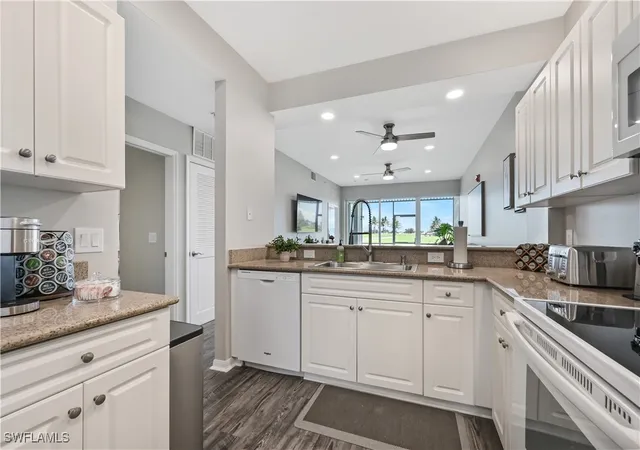Listing Photo 5 - Condo for sale in building located at 7915 Mahogany Run Ln, Naples, FL 34113 - Unit #1115