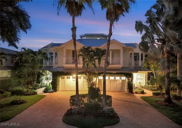 Listing Photo 4 - Condo for sale in building located at 699 Fairway Ter, Naples, FL 34103