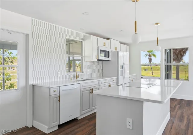Photo 3 of Manufactured home for sale at 13670 Dowitcher Dr, Fort Myers, FL 33908 | MLS# 2025019196 | Listing updated on 2026-08-18