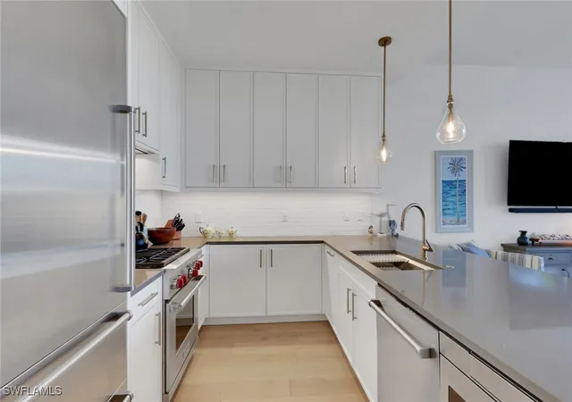 Listing Photo 5 - Condo for sale in building located at 850 Central, Naples, FL 34102 - Unit #303
